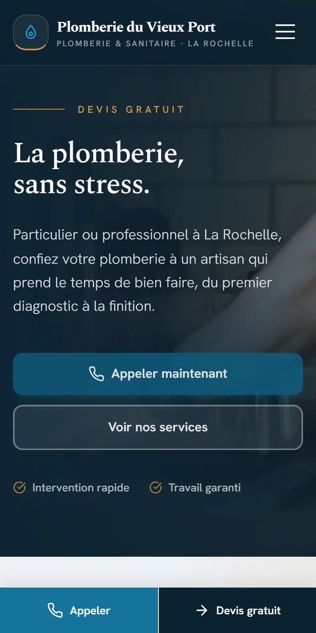 Version mobile d'un site généré par CodessaFlow : hero d'un site de plombier avec boutons Appeler maintenant et Devis gratuit.